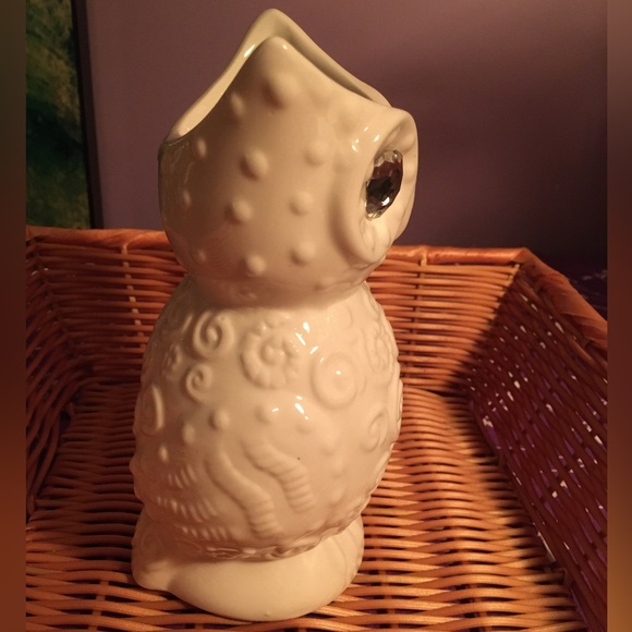 Beautiful Vase- White OWL - Picture 3 of 4